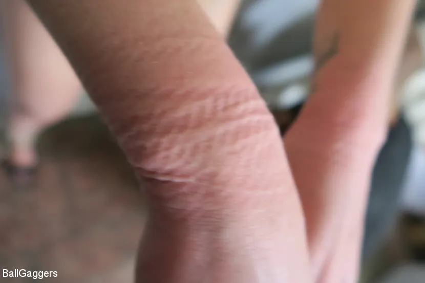 Tyna Gold en 'La cazafortunas Tyna recibe una mordaza y un vibrador' from 'Kink Partners' (foto 6) Kink Partners 'La cazafortunas Tyna recibe una mordaza y un vibrador' protagonizando Tyna Gold (foto 6)