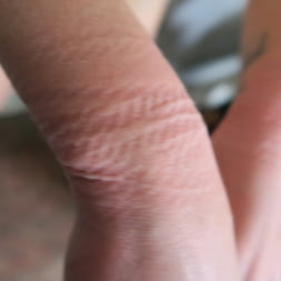 Tyna Gold に 'Kink Partners' 金掘りティナはボールギャグとバイブを取得します (サムネイル 6)