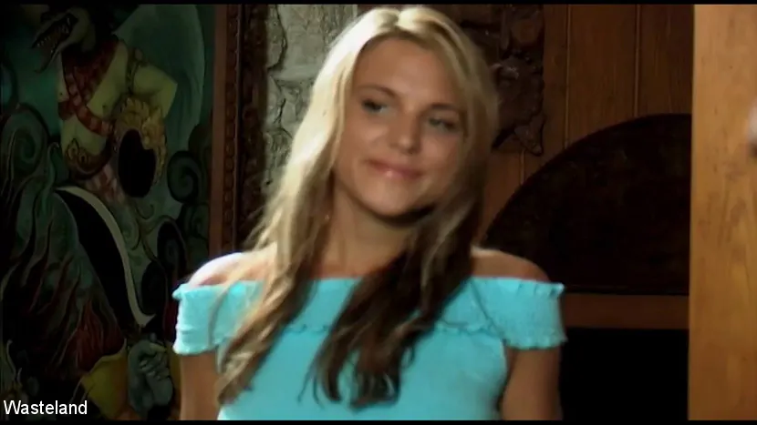 Kink Partners 'En la niebla - Episodio 6: Misterios por todas partes' protagonizando Veronika (foto 19)