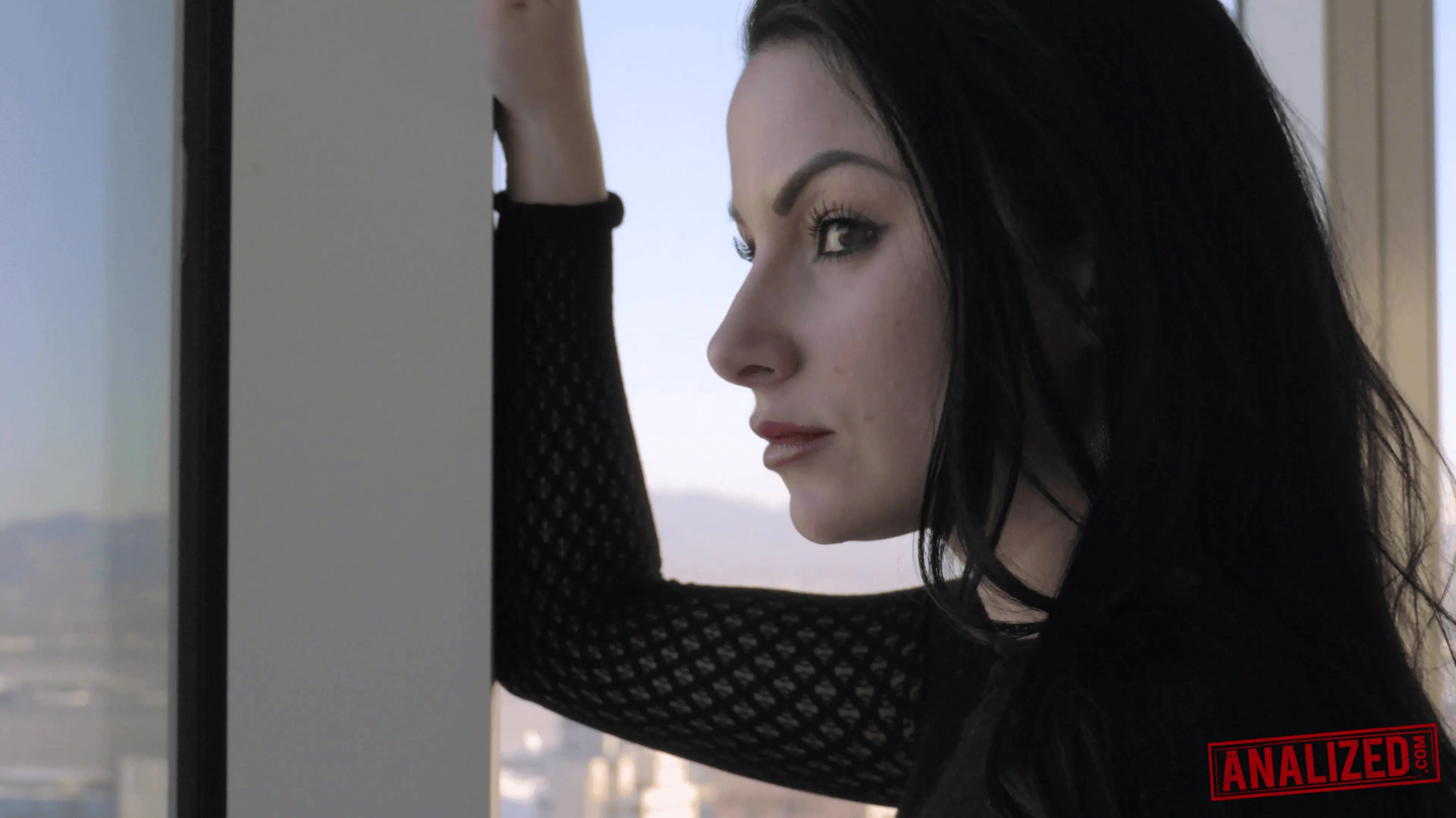 Kink Partners 'La ninfómana morenaza Veruca James recibe una empalada de BBC en el culo' protagonizando Veruca James (foto 1)