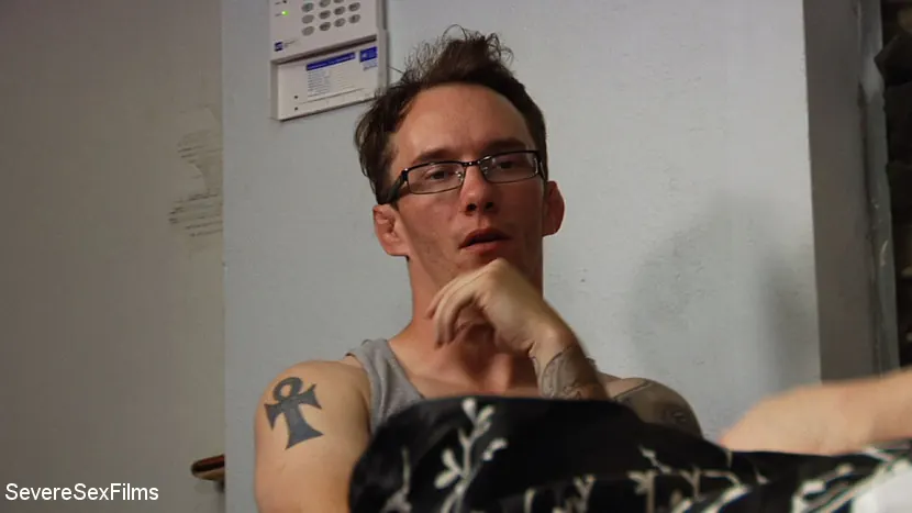 Kink Partners '¡Mi mamá me puso los cuernos! (Parte 4 de 4)' protagonizando Victoria Voxxx (foto 2)