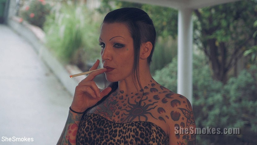 Kink Partners 'She Smokes 4' starring Vixon (Photo 3)
