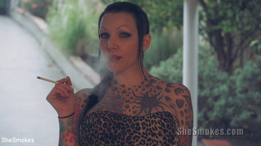 Kink Partners 'She Smokes 4' starring Vixon (Photo 4)