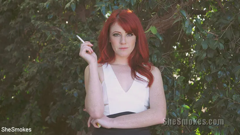 Vixon en 'Ella fuma 4' from 'Kink Partners' (foto 7) Kink Partners 'Ella fuma 4' protagonizando Vixon (foto 7)