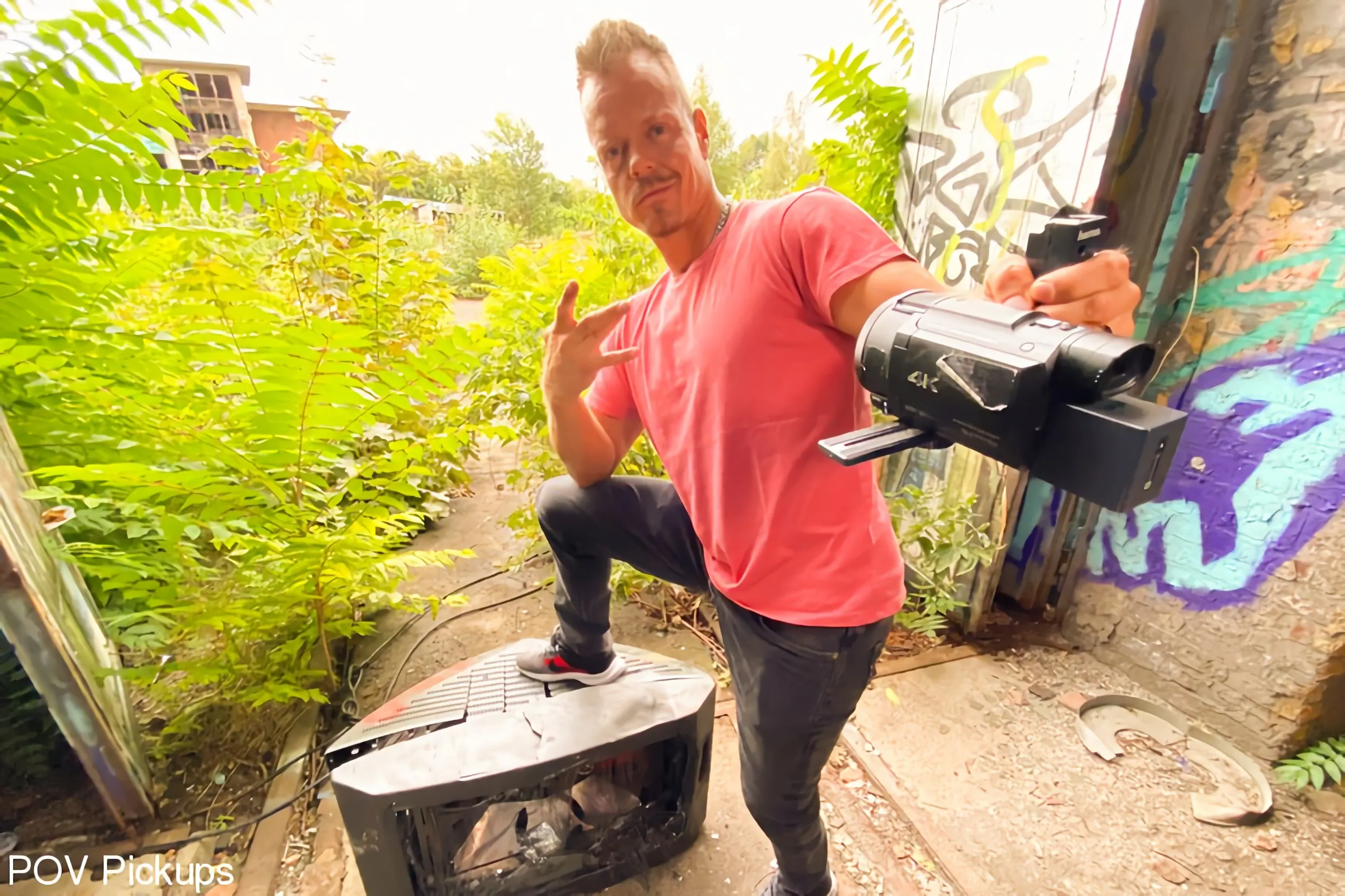 Kink Partners 'Lost Place Fucking with Curvy Zara Mendez!' starring Zara Mendez (Photo 2)