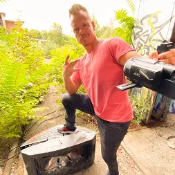 Zara Mendez in 'Kink Partners' Lost Place Fucking with Curvy Zara Mendez! (Thumbnail 2)