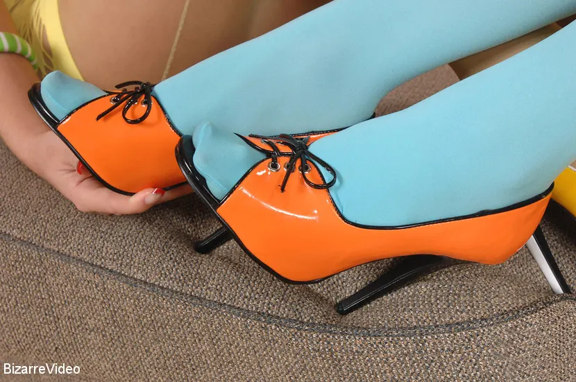 Kink Partners 'おしっこおしっこ足' 主演 Zuzanna Z (写真 3)